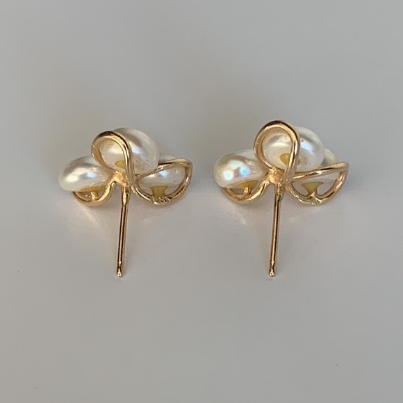 🌼☘️🌸☘️🌼 WHITE BUTTON FRESHWATER CULTURED PEARL & 14K GOLD POST STUD EARRINGS - Picture 3 of 8